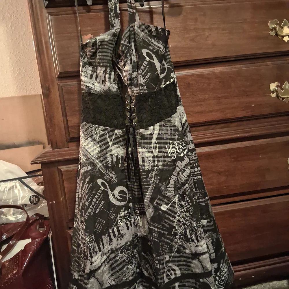 Chic Strapless Black and White Musical Print Dress - Picture 1 of 1